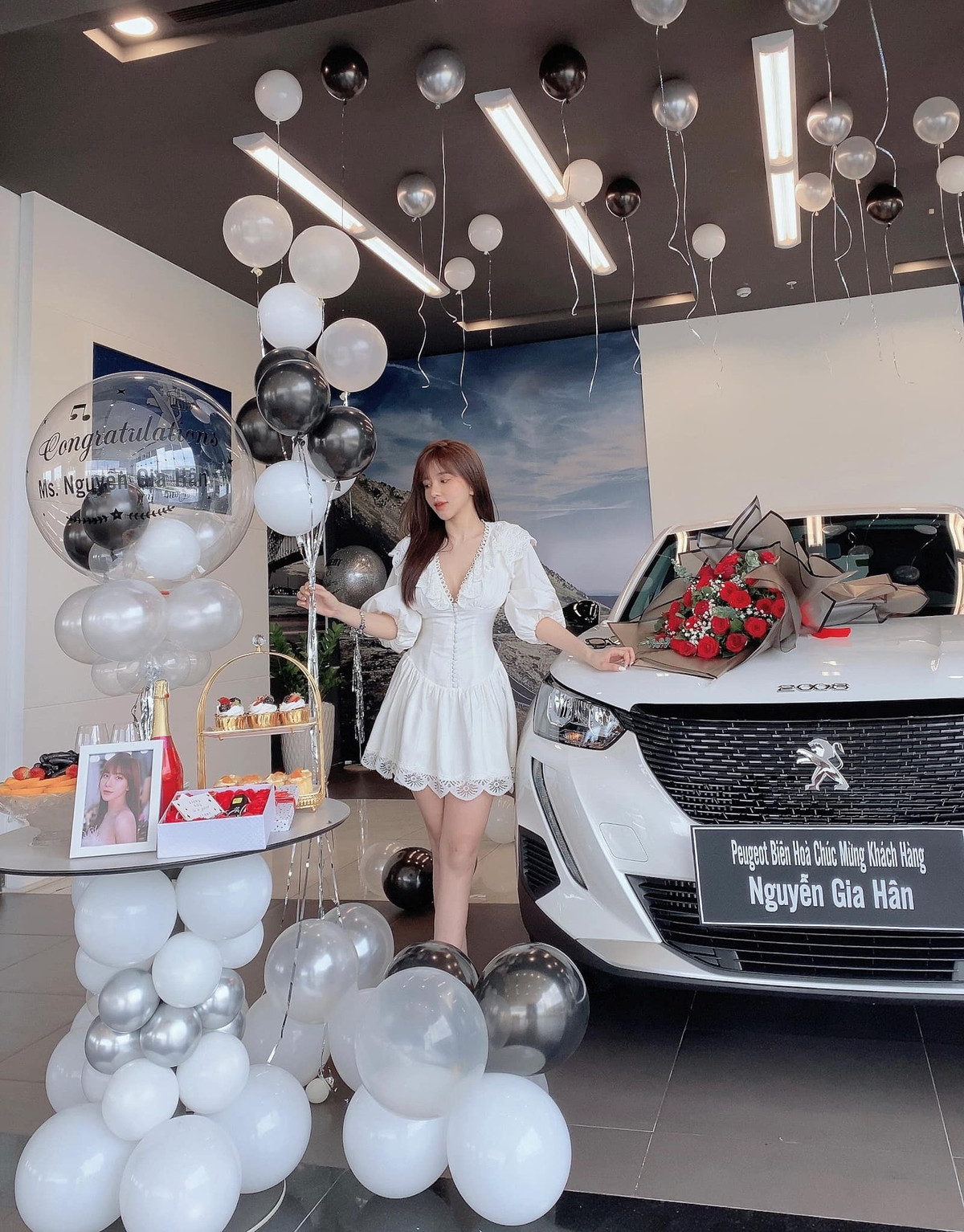 Sau thời gian cày cuốc chăm chỉ với công việc kinh doanh dịch vụ làm đẹp và sản phẩm chăm sóc tóc, Gia Hân vừa qua đã tậu cho mình xế hộp riêng dịp sinh nhật tuổi 25.