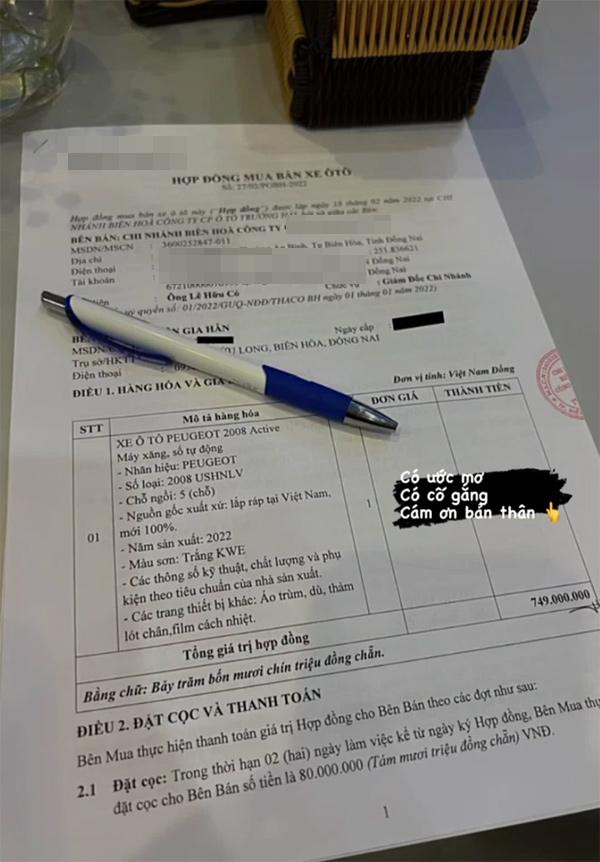 Trước đó nàng WAG khoe bản thân vừa sắm một chiếc xe ô tô trị giá gần 800 triệu đồng.