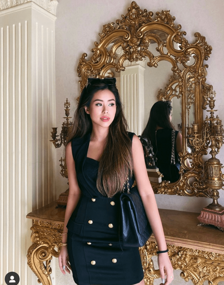 Có thể nói, Tiên Nguyễn là một trong những "đệ nhất rich kid" đời đầu tại Việt Nam. Mỗi một lần xuất hiện, cô nàng đều gây ấn tượng với thần thái sang chảnh và gu ăn mặc cực kỳ trendy.