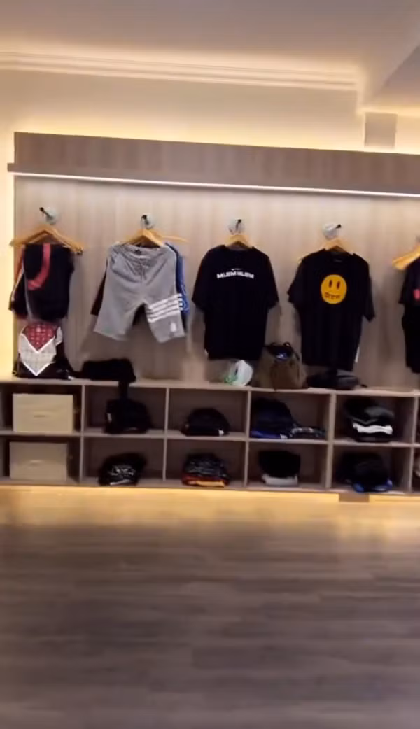 Tất cả đều được hot girl Xoài Non bày trí, xếp sắp ngăn nắp, rất bắt mắt, tiện lợi.