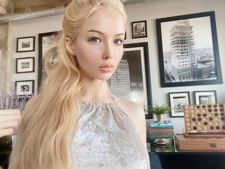 Valeria của hiện tại theo đuổi hình ảnh đa dạng và nhẹ nhàng hơn so với thời gian được ví như búp bê sống.