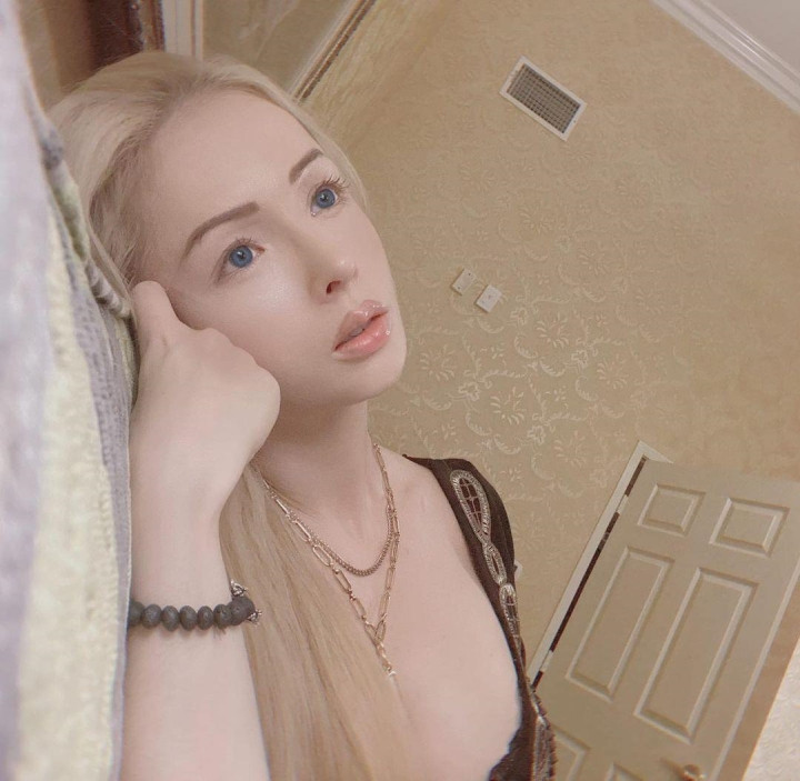 Dù đã ở tuổi U40 nhưng gương mặt của Valeria vẫn còn rất trẻ trung và thân hình "bốc lửa", phong độ như ngày nào.