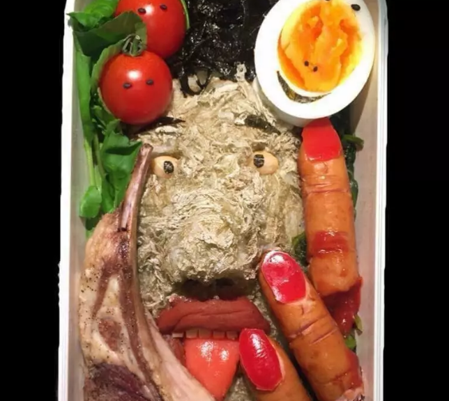 Theo netizen nhận xét, lấy lòng đối phương theo cách chuẩn bị cơm kinh dị như thế này thì không phải anh nào cũng có đủ can đảm để thưởng thức.