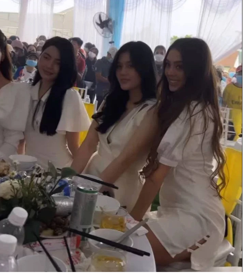 Đây là lần thứ 2 trong 1 tuần qua, chân sút Thái Bình bị soi tình tứ cùng bạn gái tin đồn tuy nhiên cặp đôi này vẫn nhất quyết không công khai mối quan hệ.