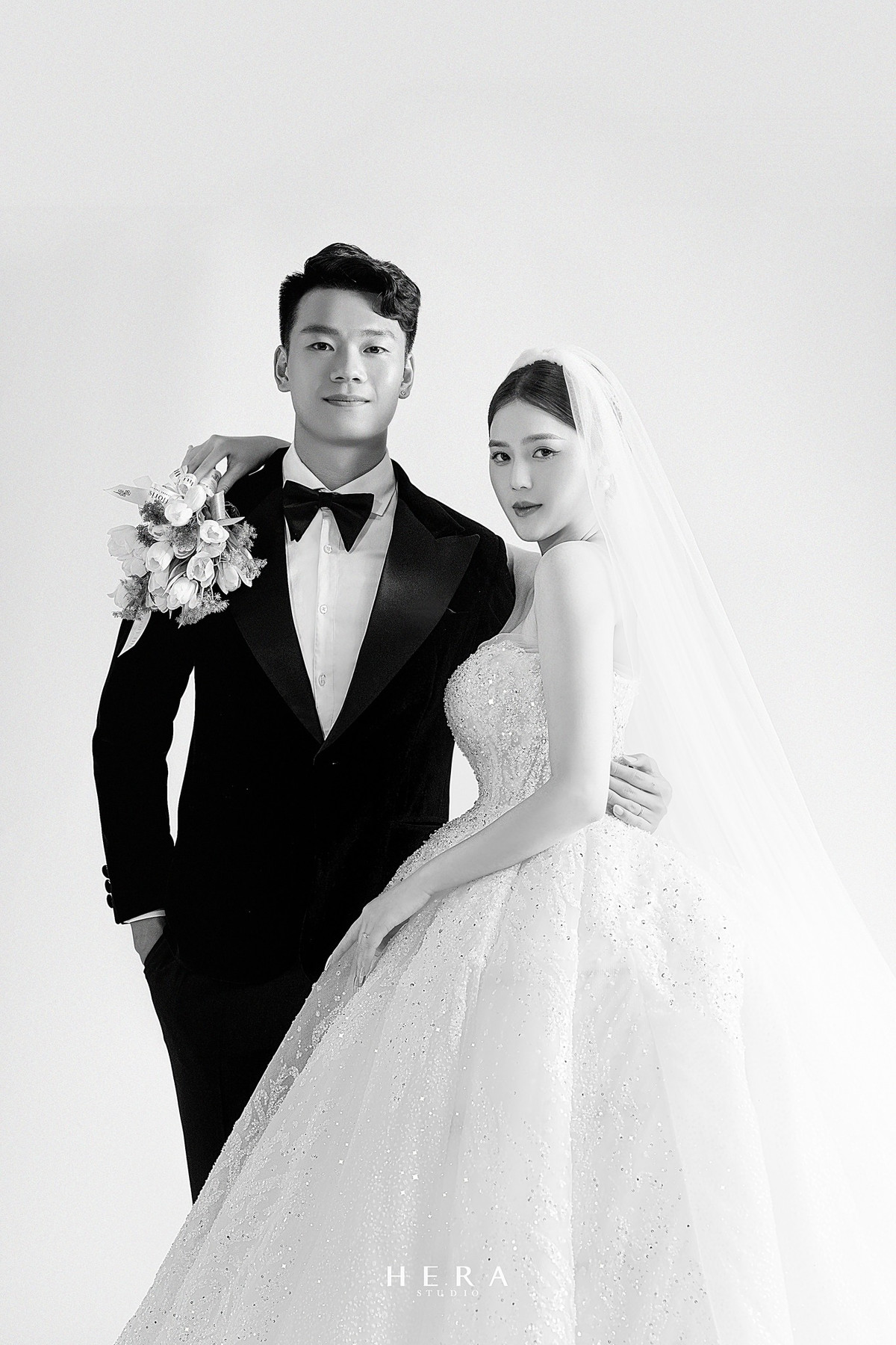 Là một cầu thủ bóng đá chuyên nghiệp đang hoạt động tại CLB Hà Nội, Nguyễn Thành Chung được mọi người chú ý nhờ sở hữu chiều cao lý tưởng, gương mặt điển trai và đặc biệt khả năng chơi bóng tốt của mình.