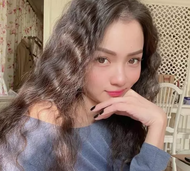 Từ ngày chuyển hướng sang kinh doanh, Thuỷ Top hiếm khi xuất hiện trên MXH. Thế nhưng, bóng hồng vẫn giữ được nhan sắc "hack tuổi" dù bước sang ngưỡng U35.