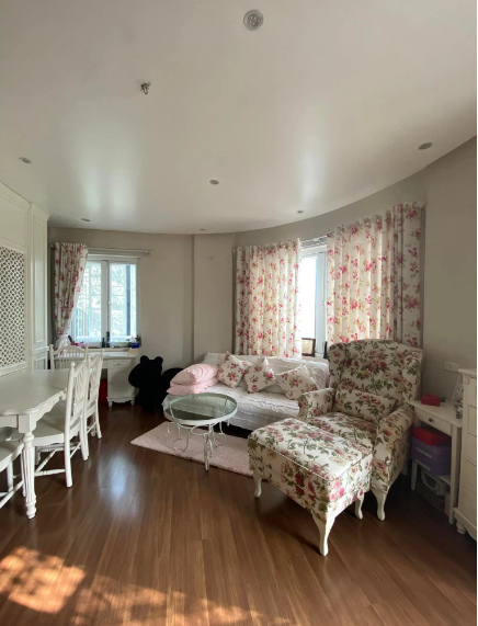 Một góc trong căn nhà 7 tầng của gia đình Thủy Top tại con phố đắt đỏ ở Hà Nội.