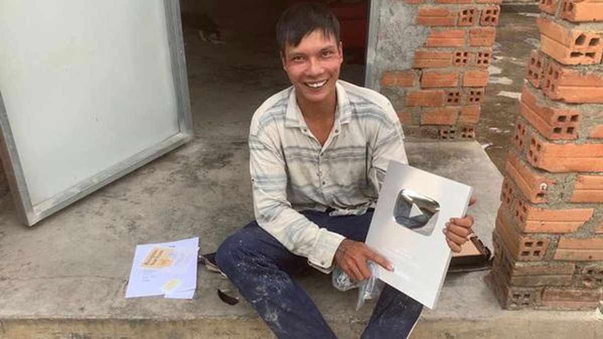 “Thầy Lộc" cũng khẳng định YouTube là nguồn thu nhập chính hiện tại của anh. Ảnh: Tổng hợp