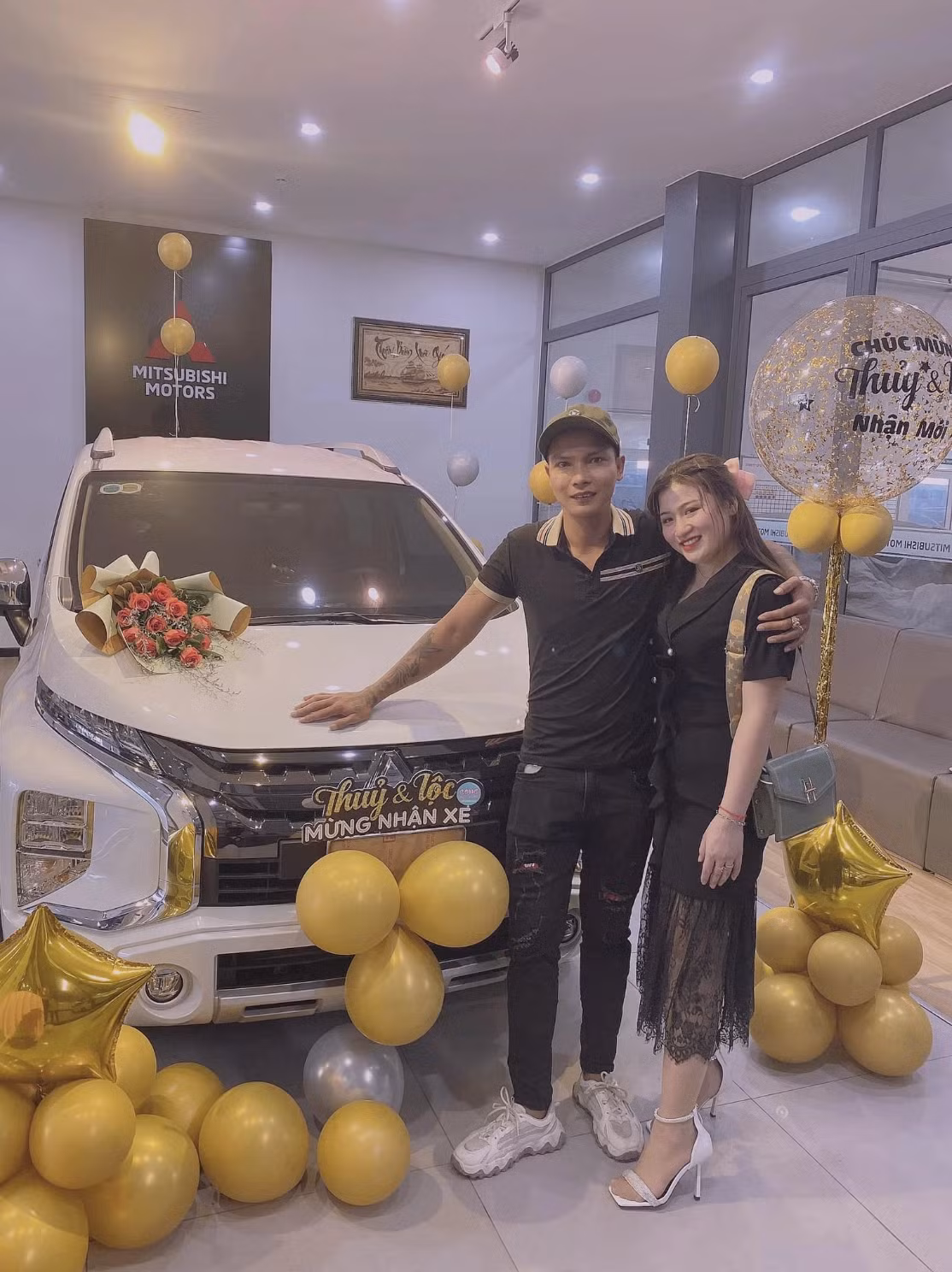 Có thể thấy hiện tại Lộc Fuho đã có trong tay tất cả, từ một mái ấm gia đình hạnh phúc đến của cải nhà cửa, xe ô tô không thiếu thứ gì.