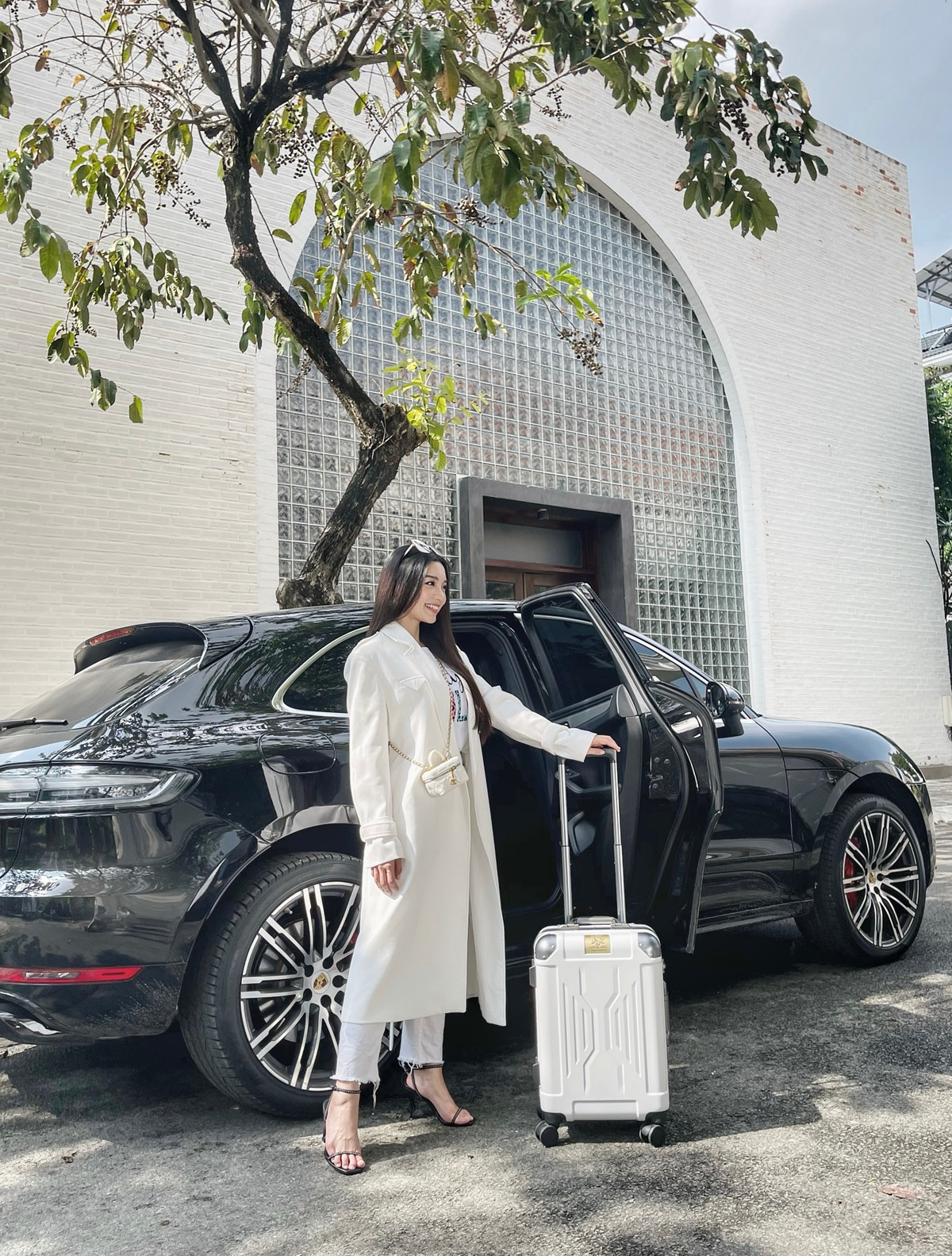 Vòng eo phẳng lỳ, rãnh bụng quyến rũ của hot girl Trinh Võ khiến bao người mơ ước.