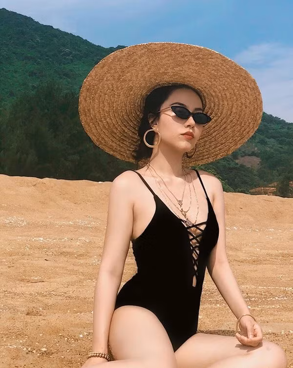 Khác hoàn toàn với trước đây, Lê Hà Trúc ở hiện tại được gọi là “bản sao của Hà Tăng” bởi nhan sắc đẹp lạ và hao hao giống ngọc nữ họ Tăng.