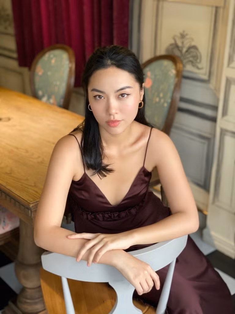 Màn "lột xác" thành công của bạn gái cơ trưởng Quang Đạt từng làm nhiều người bất ngờ. Bởi lẽ so sánh hai hình ảnh trước đây và hiện tại ngoại hình của Hà Trúc hoàn toàn đối lập.