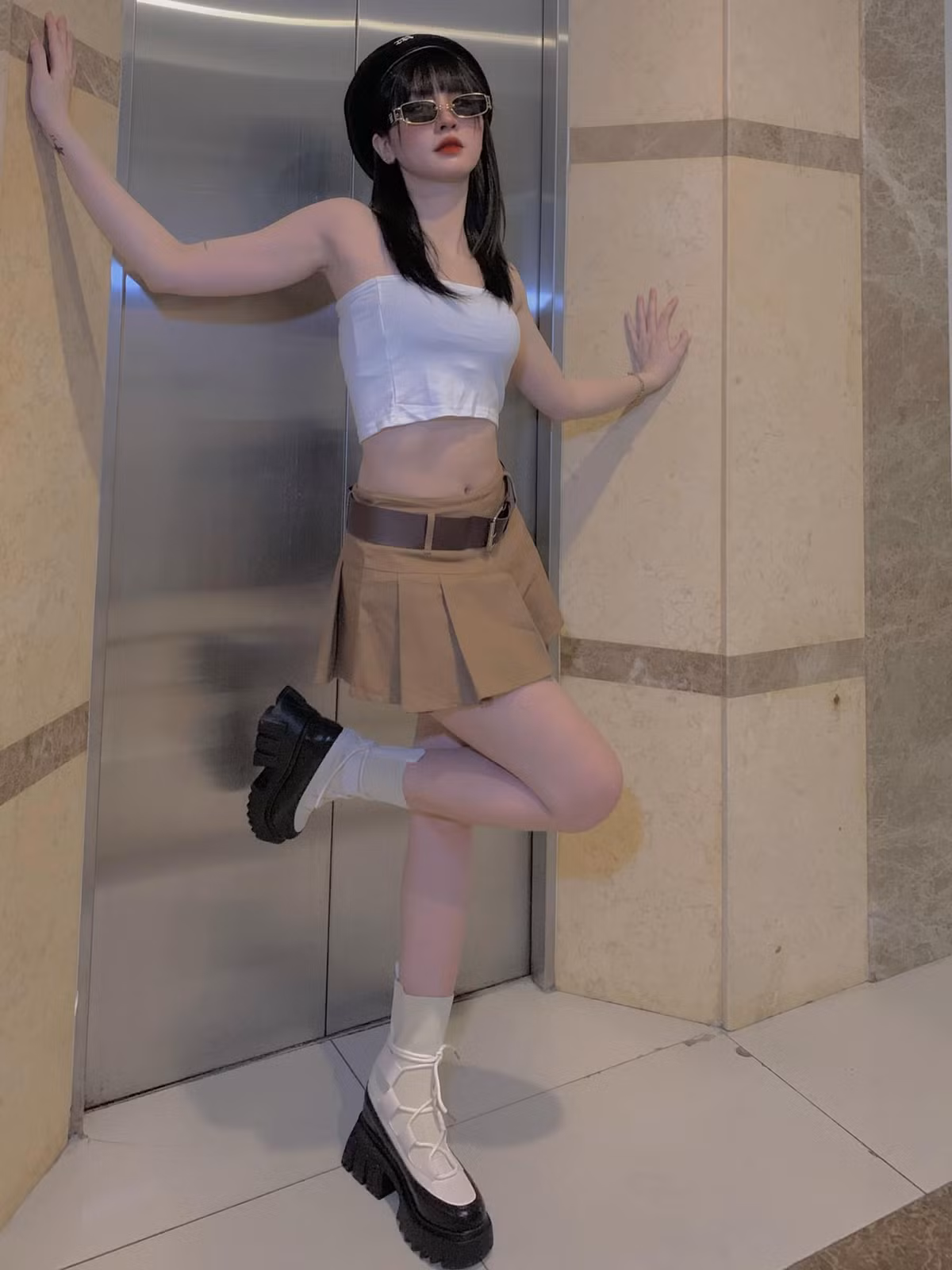 Có thể thấy, Ngân Sát Thủ ngày càng xinh đẹp hơn, trưởng thành hơn, khác xa với hình ảnh giản dị của cô nàng mỗi lần xuất hiện trên sóng livestream.