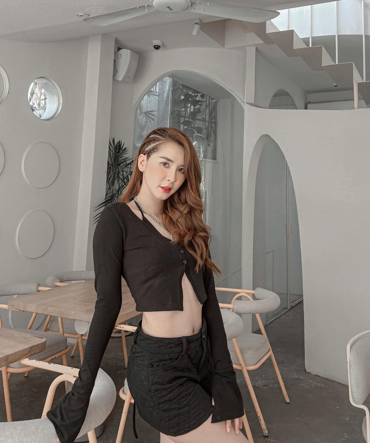 Trên trang cá nhân mới đây bạn gái cũ Hoàng ViruSs - Ngân Sát Thủ đăng một vài hình ảnh mới nhưng lại khiến netizen mê mẩn không rời mắt.