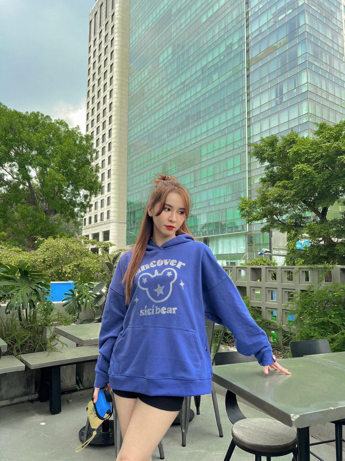 Hằng ngày cô nàng vẫn đều đặn tập yoga, ăn uống điều độ và sắc vóc ngày càng bội phần trẻ trung xinh đẹp.