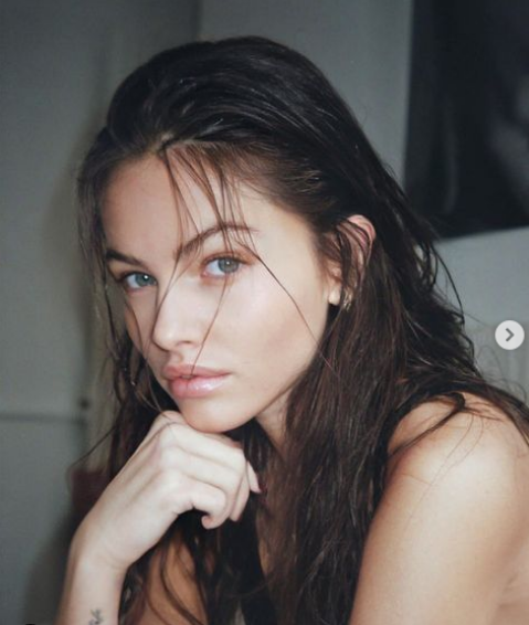 Bên cạnh tập gym cô còn dành thời gian tham gia các vận động ngoài trời như lướt sóng, bơi lội để giữ được thân hình khỏe khoắn. Ảnh: IGNV