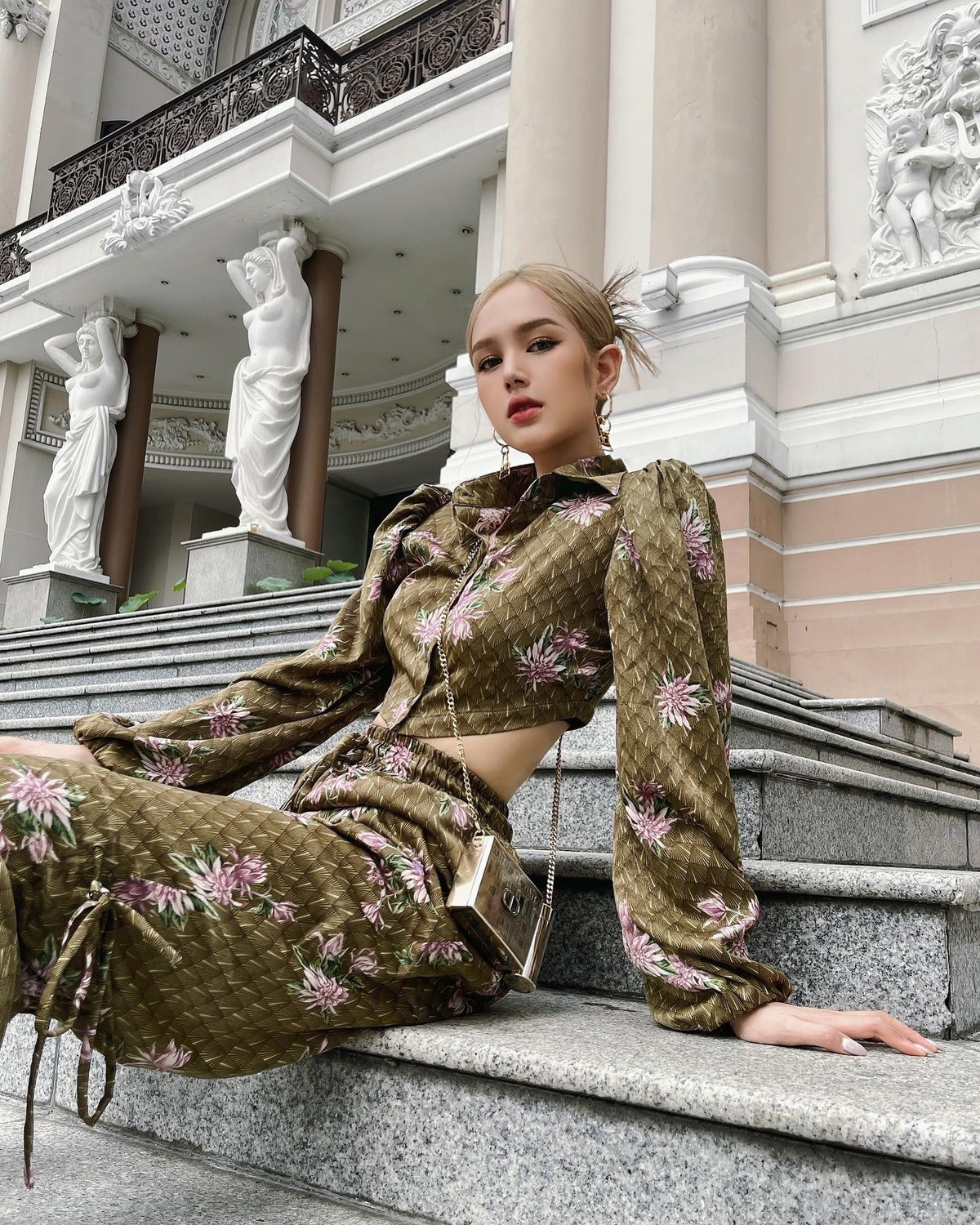 Chính cuộc hôn nhân chênh lệch nhau tới 13 tuổi khiến Xoài Non bị mắng đào mỏ, lấy chồng giàu chỉ vì tài sản.