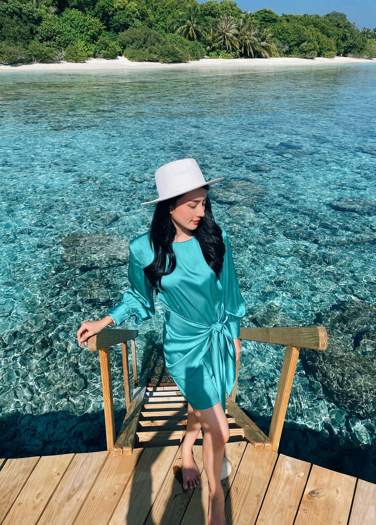 Sau khi kết hôn, Angela Chu thường xuyên chia sẻ về cuộc sống sang chảnh, hạnh phúc bên chồng đại gia.