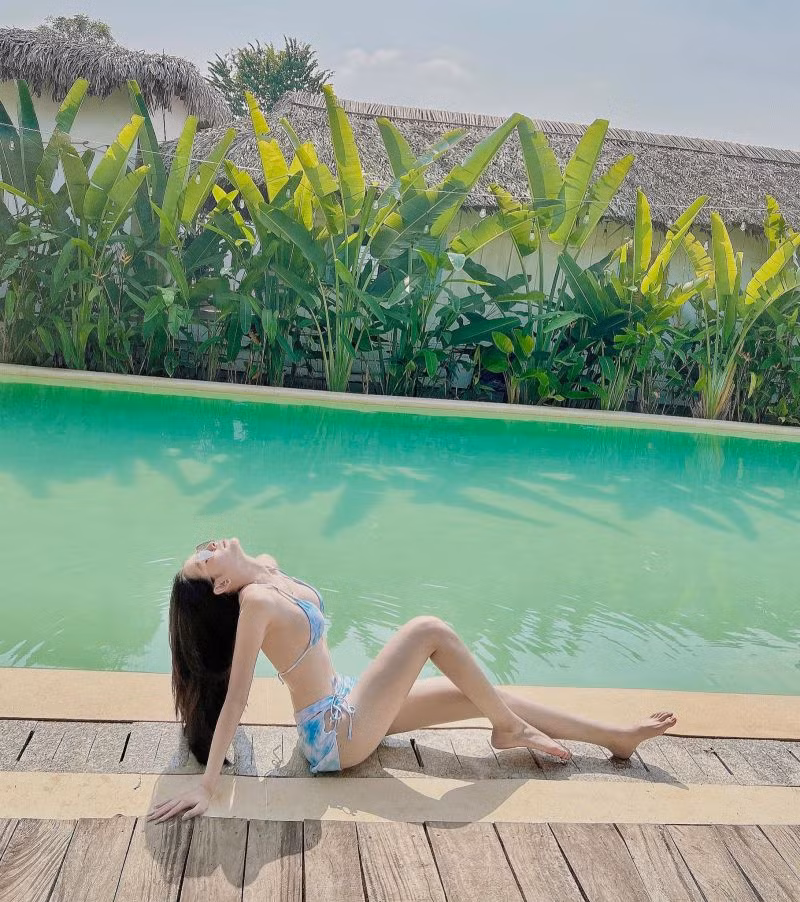 Dù là người chuyển giới thế nhưng vóc dáng của Tường Vi mềm mại và nữ tính đến độ ít người nhận ra cô là "gái chuyển giới".