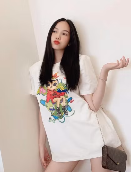 Bước ra khỏi đấu trường nhan sắc Hoa hậu Việt Nam 2020, Phương Quỳnh tập trung cho việc học, đôi khi tham gia sự kiện, làm mẫu ảnh, MC,...