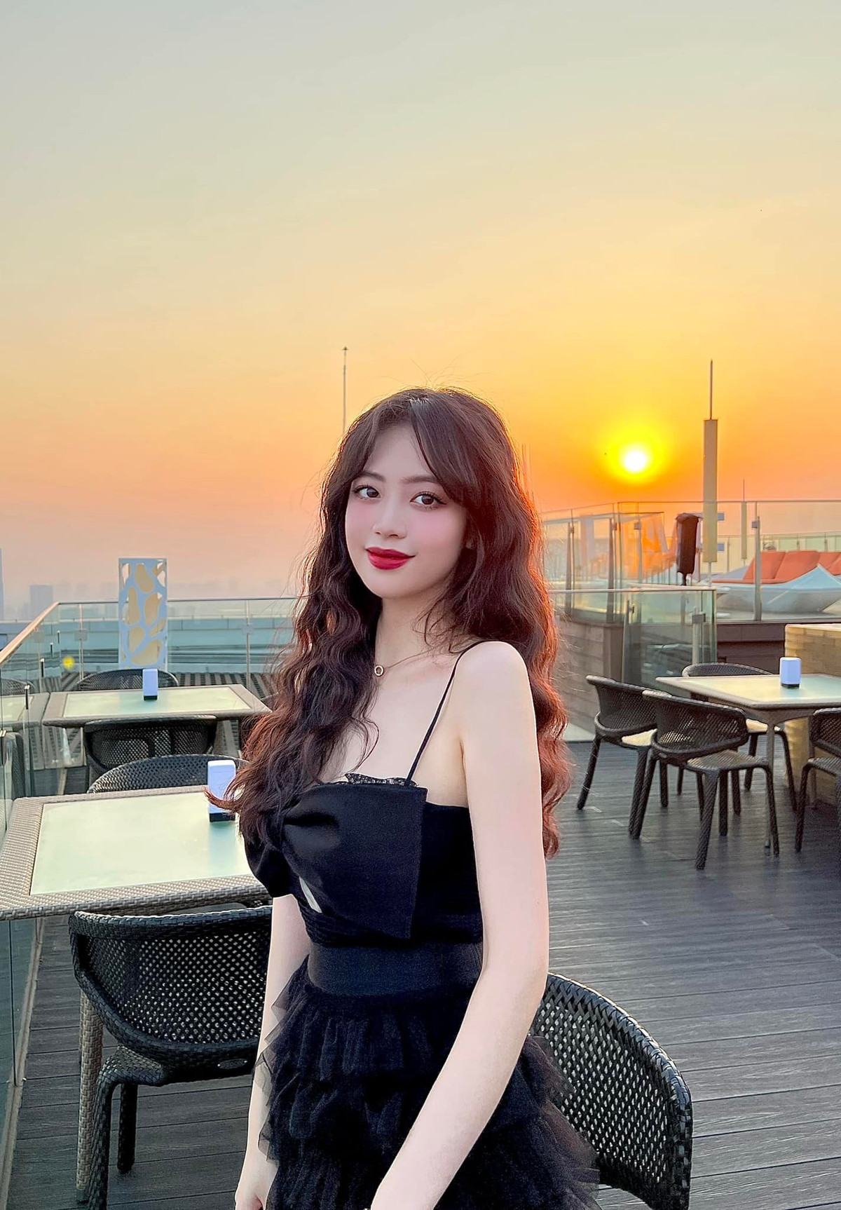 Thời đại học, gái xinh 9x từng tham gia làm mẫu ảnh, thực tập tại khối văn phòng của hãng hàng không Vietnam Airline.