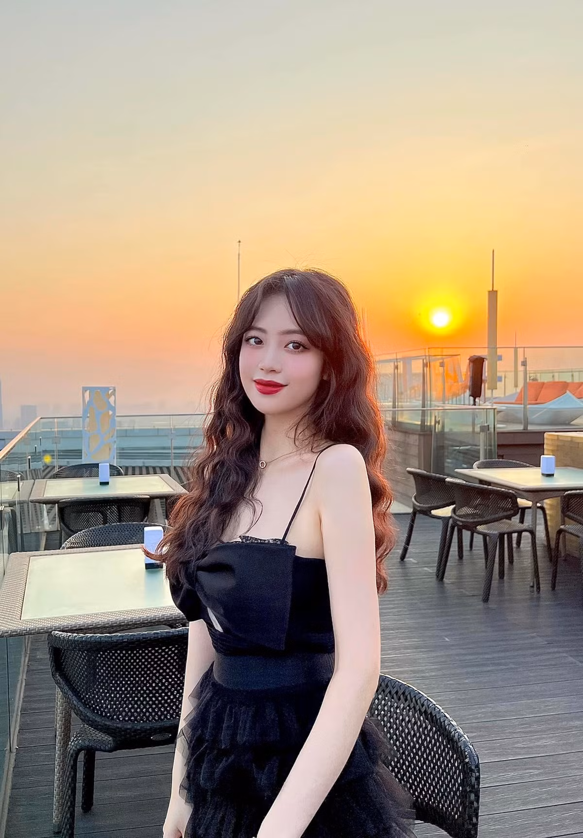 Thời đại học, gái xinh 9x từng tham gia làm mẫu ảnh, thực tập tại khối văn phòng của hãng hàng không Vietnam Airline.