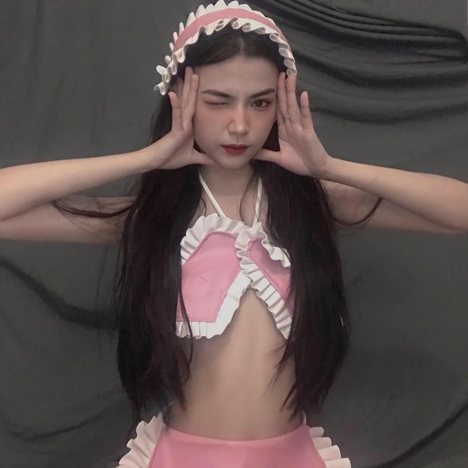 Nhờ sở hữu gương mặt thanh tú cùng lợi thế ngoại hình đẹp, Thanh Thơ tự tin theo đuổi phong cách gợi cảm.