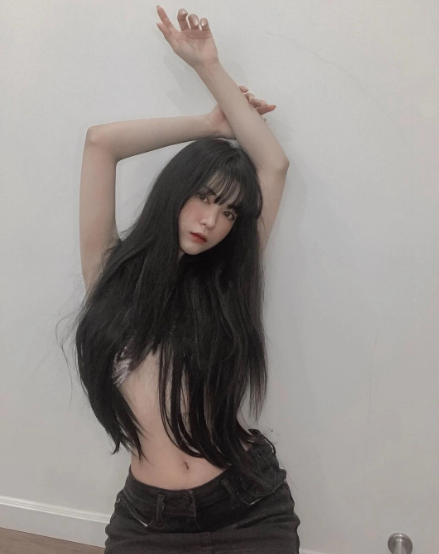 Chiều cao ấn tượng, vóc dáng nhỏ nhắn, vòng nào ra vòng nấy là điểm hấp dẫn ở cô gái này.