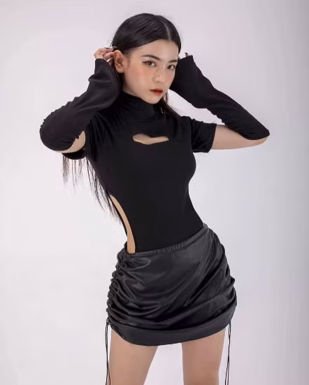 Vòng eo 56cm của nữ sinh Thanh Thơ là niềm mơ ước của nhiều cô gái tự ti về vóc dáng.