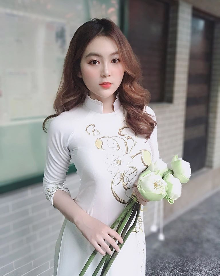 Ngoài ra, Nam Trân cũng muốn thử nghiệm nhiều công việc khác nhau như người mẫu ảnh, kinh doanh, ca hát.