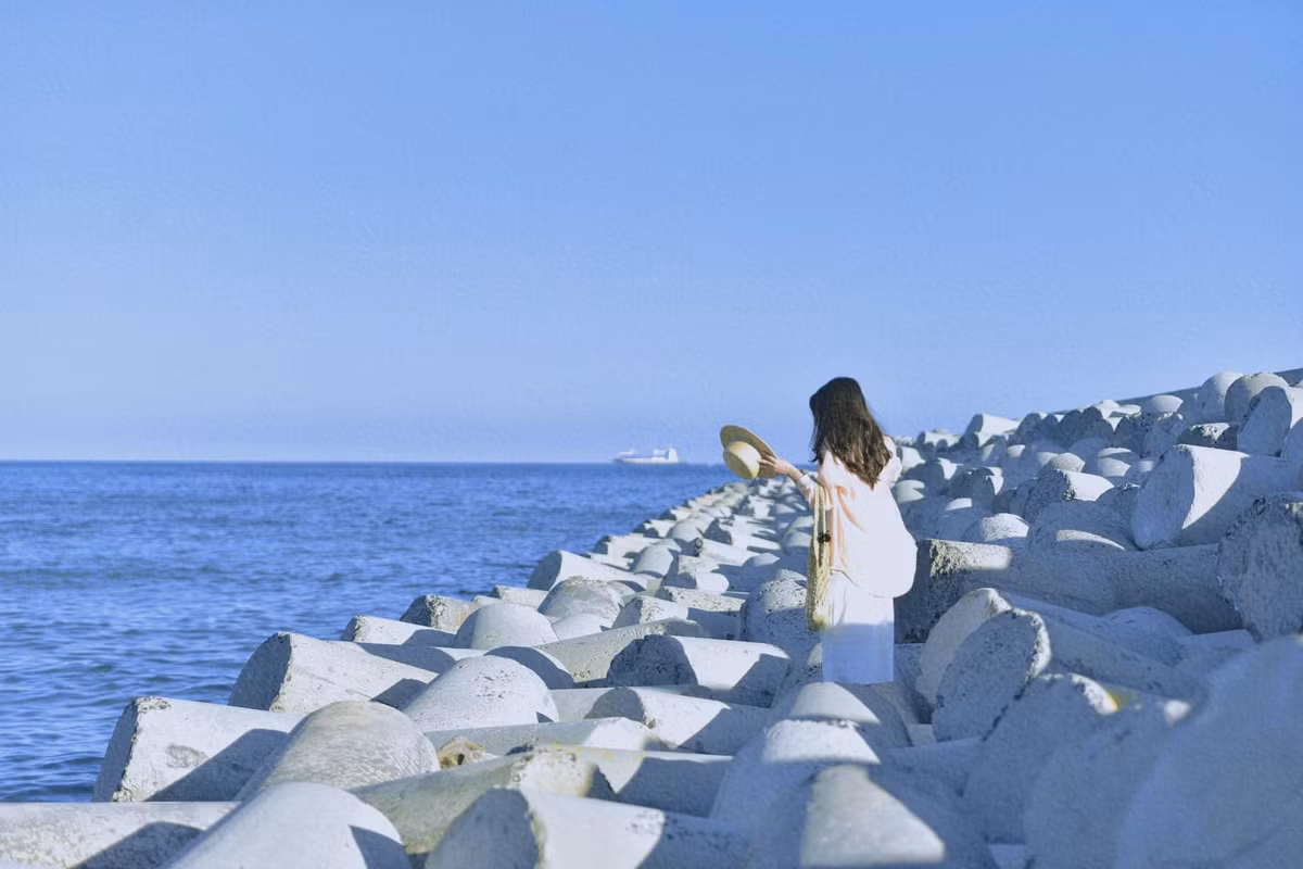 Đảo Phú Quý còn hoang sơ, tự nhiên, chưa có nhiều tác động của du lịch nên những trải nghiệm ở đây cũng mang lại sự gần gũi với thiên nhiên cho du khách.