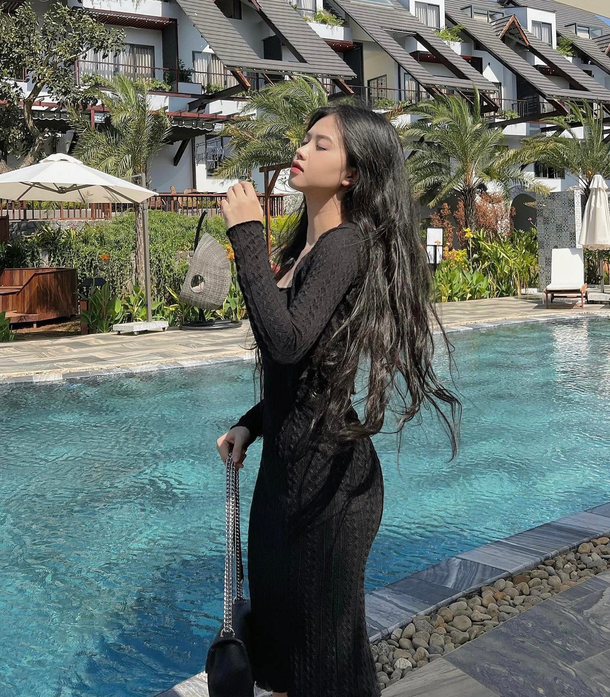 Trà Giang cao 1m62, sở hữu gương mặt xinh đẹp. Cô có lượng tương tác "khủng" trên mạng xã hội.