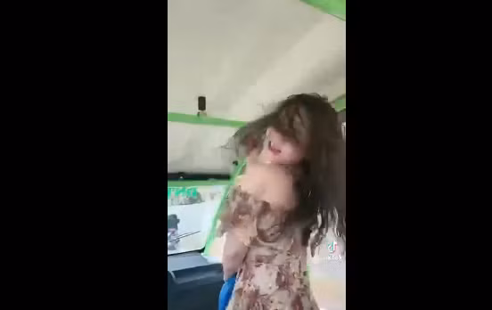 Được biết, nữ chính này đã phải dậy từ 3 giờ sáng để làm tóc, chụp ảnh đón bình minh tại nơi đây.