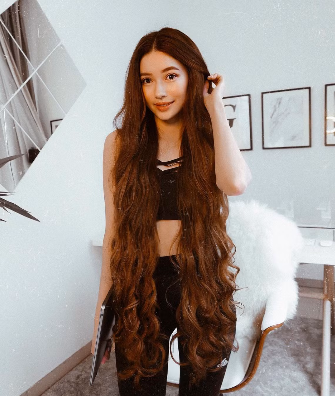 Sarah đã từ bỏ cuộc sống nay đây mai đó du lịch, làm blogger để tập trung vào công ty riêng của mình. Ảnh: IGNV