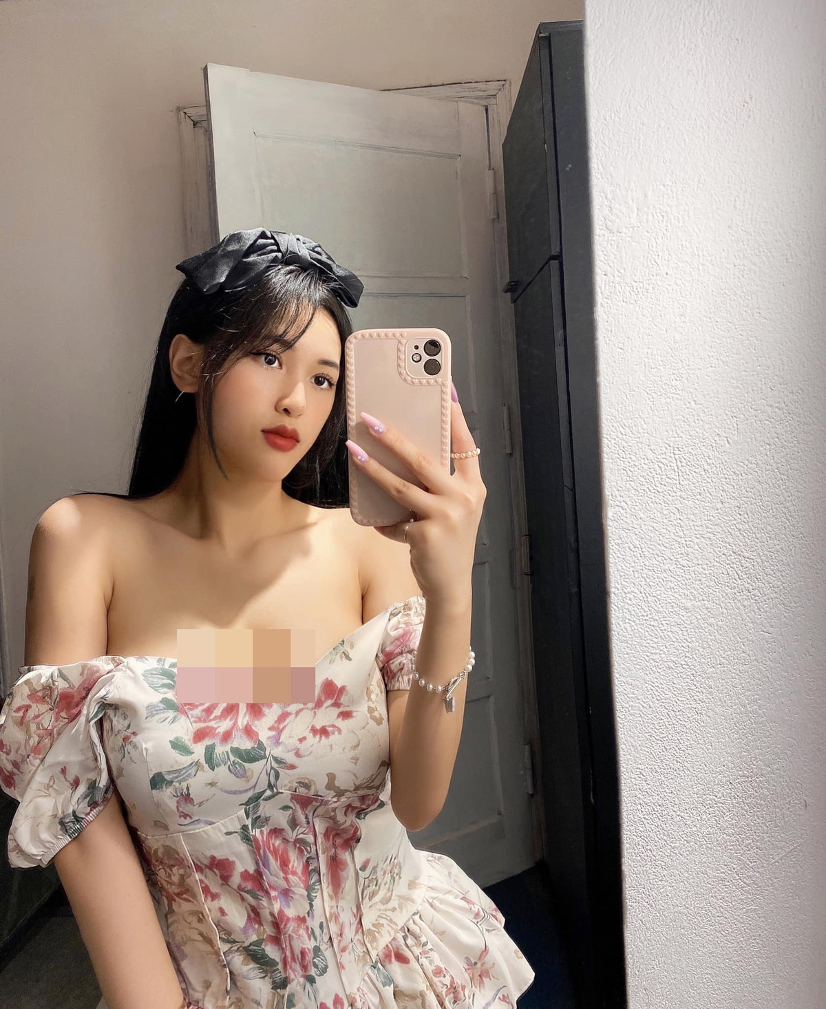 Hiện tại, nàng mẫu nội y Hà thành đang sở hữu gần 65.000 lượt theo dõi Facebook và hơn 40.000 follow Instagram.