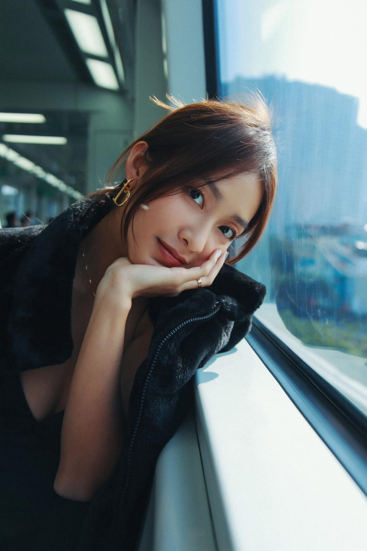 Khả Ngân là một trong những người đẹp hoạt động nghệ thuật khá chăm chỉ khi thường xuyên thử sức bản thân ở nhiều vị trí khác nhau. Ảnh: FBNV