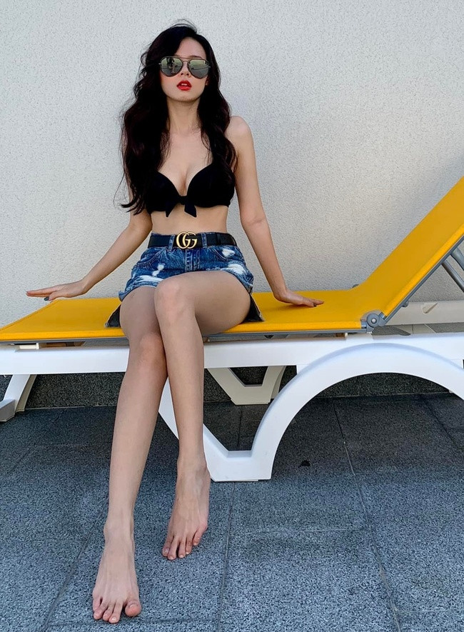 Midu chia sẻ, bản thân ít khi diện bikini vì ngại cách người khác nhìn nhận và đánh giá không hay về mình. Tuy nhiên, hiện tại Midu đã bỏ suy nghĩ ấy.