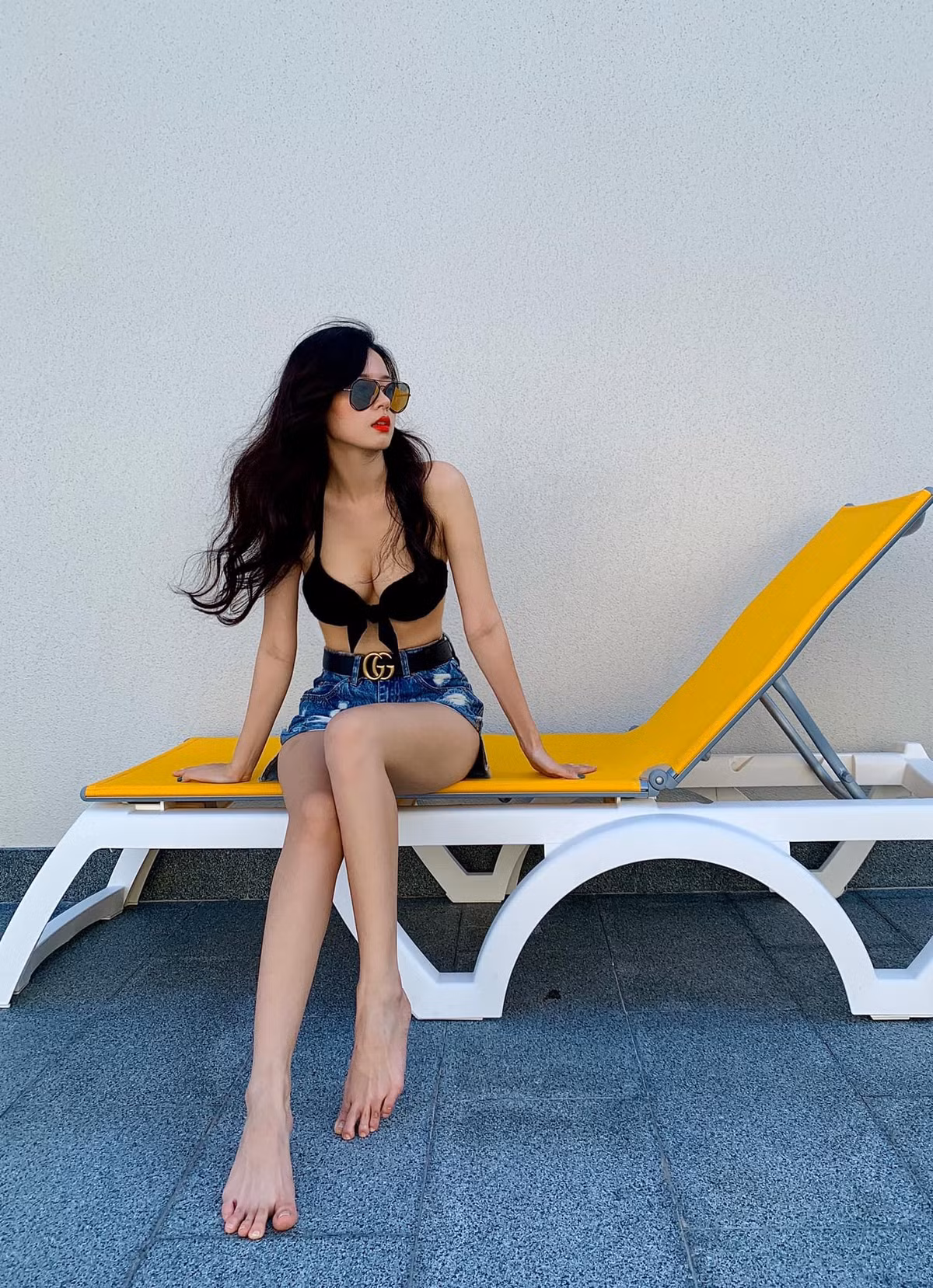 Là hot girl sở hữu nhan sắc xinh đẹp, song Midu vẫn khiến nhiều người hâm mộ lo lắng vì còn độc thân.