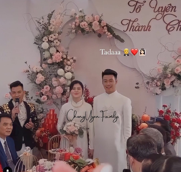 Hai bên tổ chức nghi lễ nạp tài kết hợp đón dâu trước sự chứng kiến và chúc phúc của họ hàng, làng xóm đôi bên. Ảnh: chunguyenfamilys