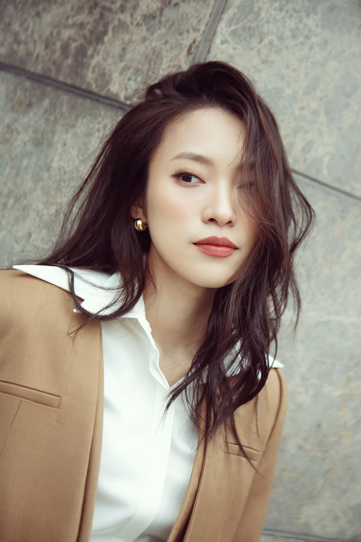 Sau nhiều năm làm việc và tích lũy, Khánh Vy đã có thể tự mình mua nhà, mua xe sắm sửa cho gia đình.