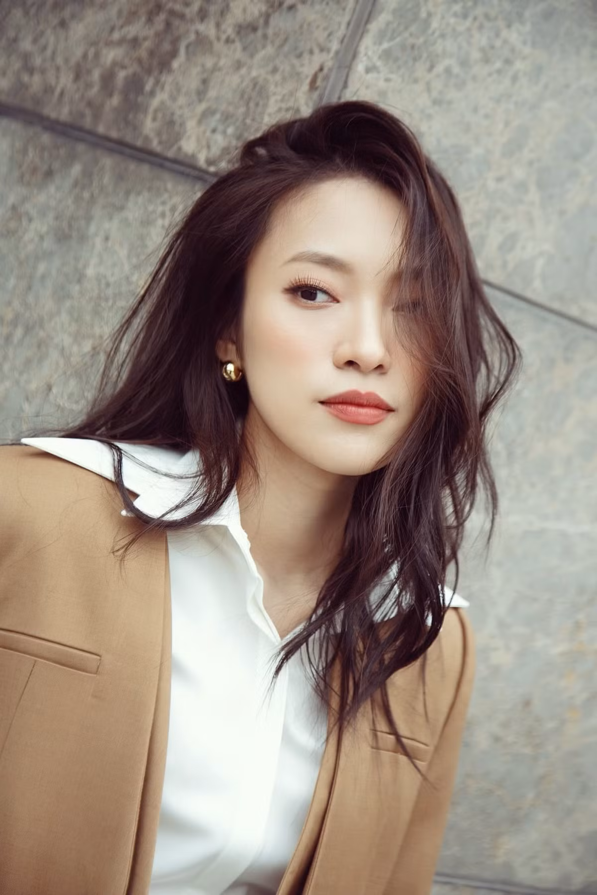 Sau nhiều năm làm việc và tích lũy, Khánh Vy đã có thể tự mình mua nhà, mua xe sắm sửa cho gia đình.