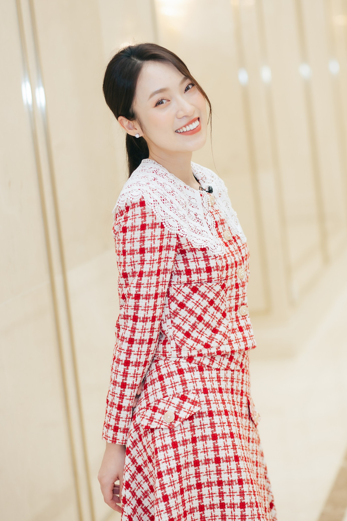 Song song với đó, cô nàng còn sở hữu kênh YouTube hơn 1,5 triệu lượt đăng ký với những content văn minh, bổ ích cho người trẻ.