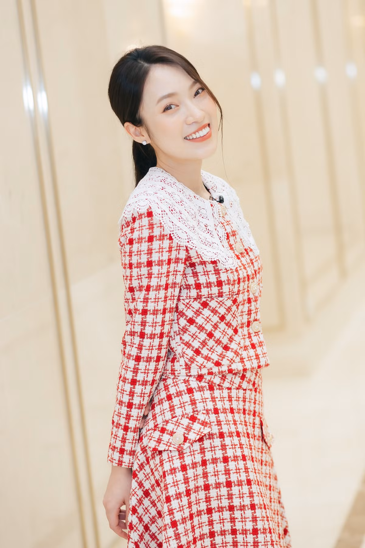 Song song với đó, cô nàng còn sở hữu kênh YouTube hơn 1,5 triệu lượt đăng ký với những content văn minh, bổ ích cho người trẻ.