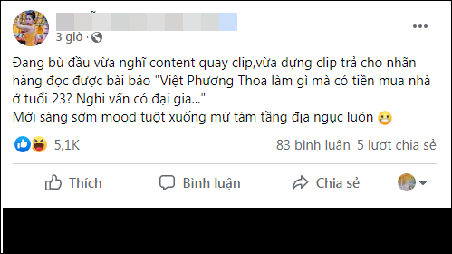 Trước những bàn tán không căn cứ đó, mới đây nữ TikToker đã lên tiếng trên trang cá nhân. Cô chia sẻ: "Đang bù đầu vừa nghĩ content (nội dung) quay clip, vừa dựng clip trả cho nhãn hàng đọc được ''Việt Phương Thoa làm gì mà có tiền mua nhà ở tuổi 23? Nghi vấn có đại gia...' Mới sáng sớm mood tuột xuống mười tám tầng luôn".