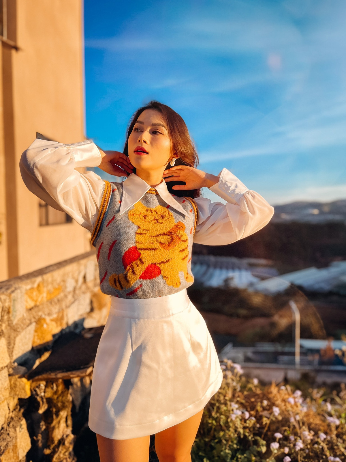 Dù sinh ra trong nhung lụa, nhưng Ngọc Thanh Tâm tự nhận mình không phải kiểu người chuyên "vung tiền qua cửa sổ". Ngoài ra, cô nàng cũng rất ham học, đặc biệt là các ngôn ngữ mới. Ảnh: Tổng hợp, FBNV