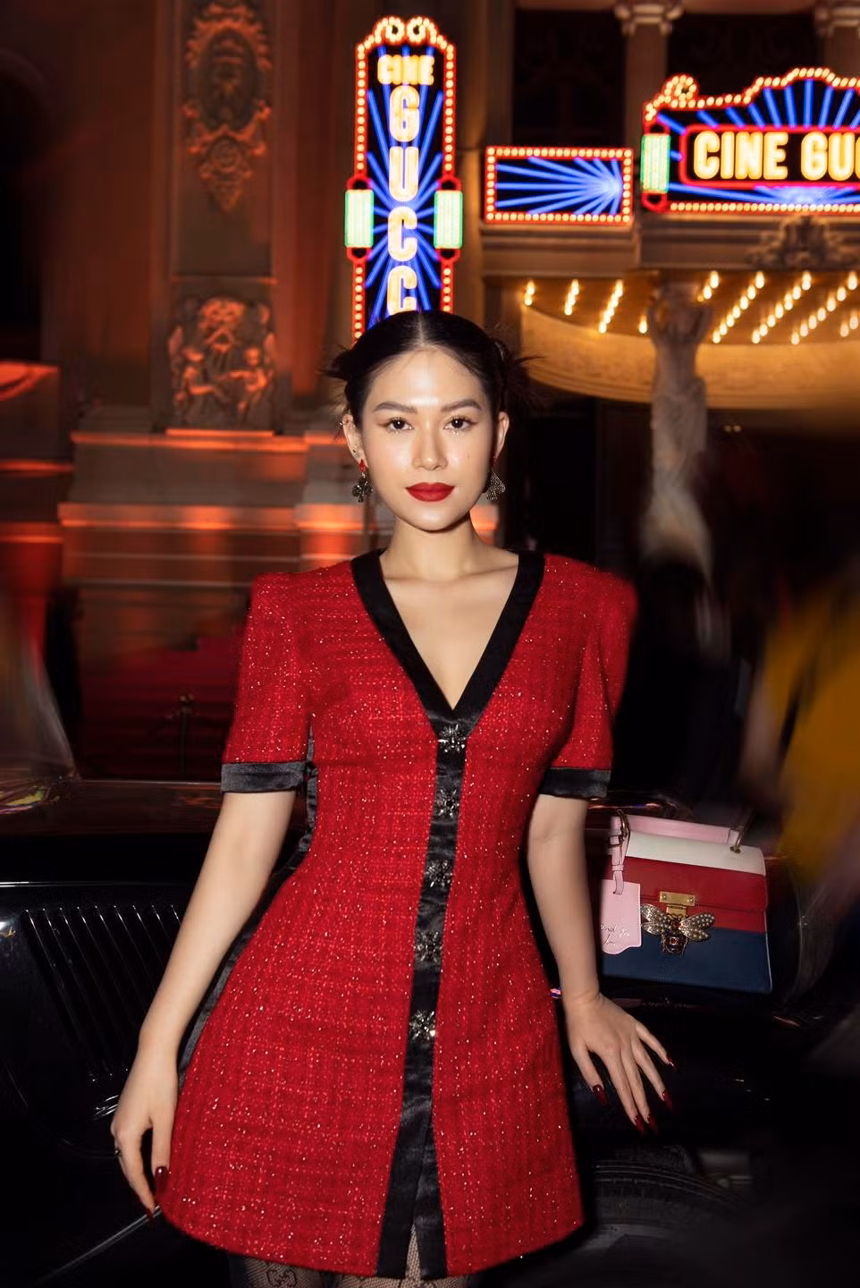 Đến với sự kiện tối qua, rich kid Ngọc Thanh Tâm lựa chọn bộ đầm đỏ ngắn tôn dáng đến từ nhà mốt Gucci.