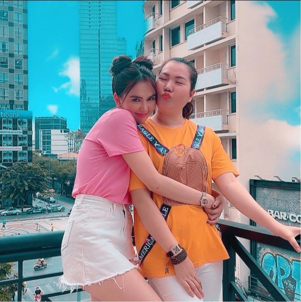 Tuy có cuộc sống thay đổi nhưng Thúy Kiều từng chia sẻ bản thân cô vẫn là một gái quê chân chất, chăm chỉ làm việc. Ảnh: Tổng hợp