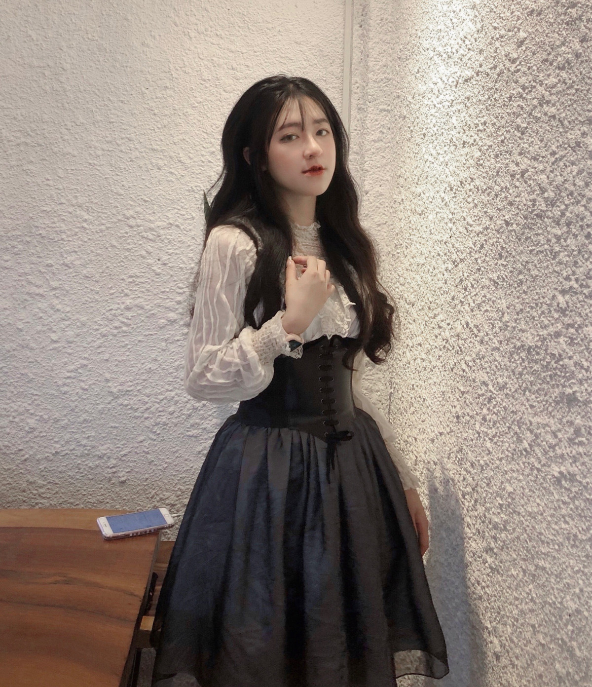 Được biết, ngoài công việc học, gái xinh Quảng Bình còn làm KOL. Công việc giúp cô kiếm thêm thu nhập chăm lo bản thân.