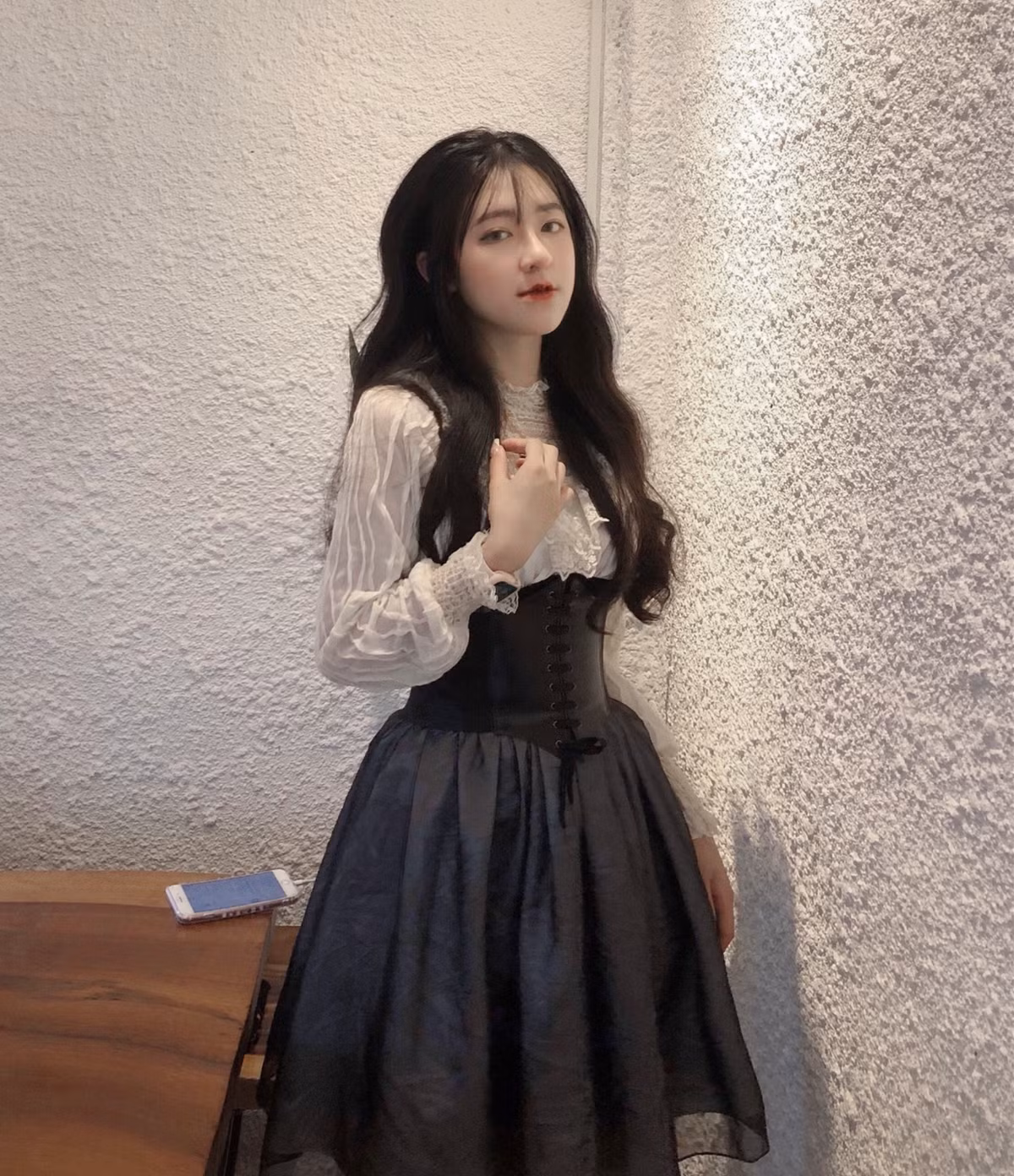 Được biết, ngoài công việc học, gái xinh Quảng Bình còn làm KOL. Công việc giúp cô kiếm thêm thu nhập chăm lo bản thân.