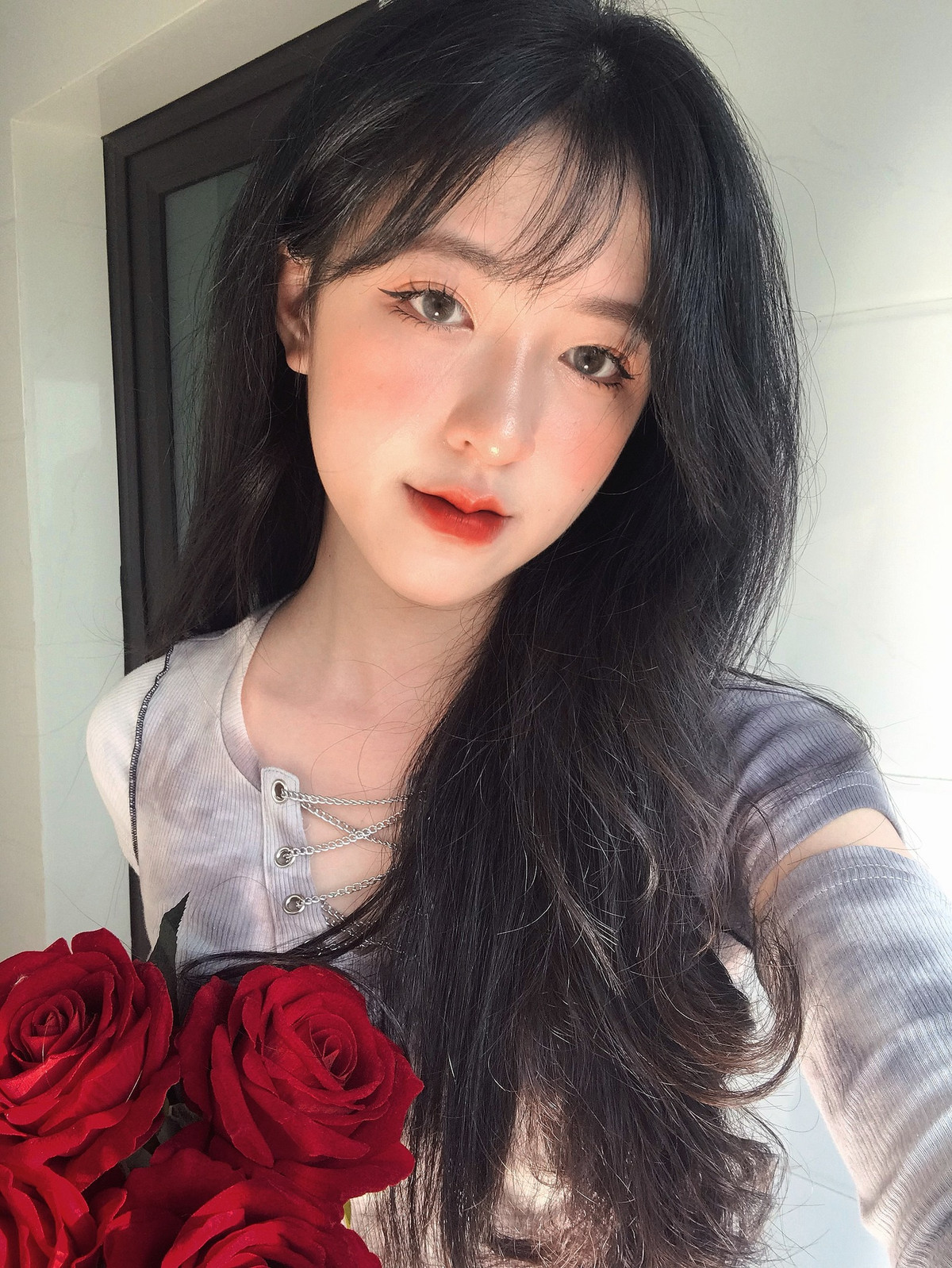 Nguyễn Thị Thu Hương là nữ sinh đang được nhiều bạn trẻ tìm kiếm trên MXH gần đây. Hương sinh năm 2005, sinh ra và lớn lên tại TX.Ba Đồn - Quảng Bình.